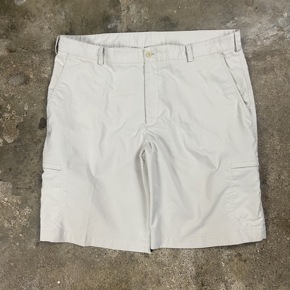 nike dri-fit golf shorts Size 38 Beige Flat Front Outdoor Athletic Wear Swoosh
